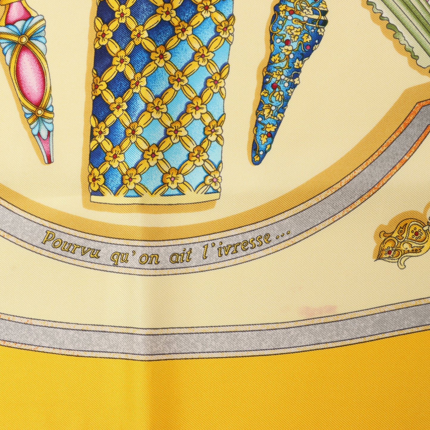 Hermès Carré 90 „Qu'importe le flacon“ Schal aus 100 % Seide in Gelb
