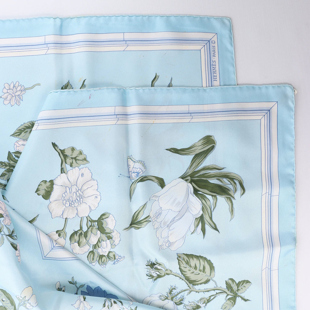 Hermès Carré 90 "Quai aux Fleurs" Silk handkerchief in Light Blue