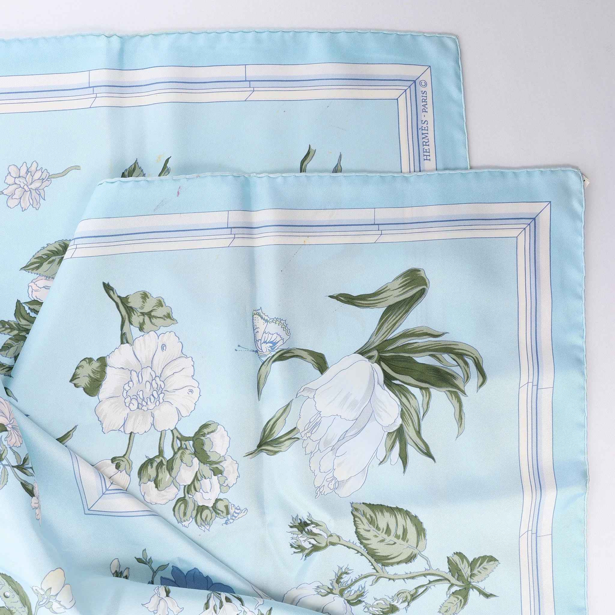 Hermès Carré 90 "Quai aux Fleurs" Silk handkerchief in Light Blue