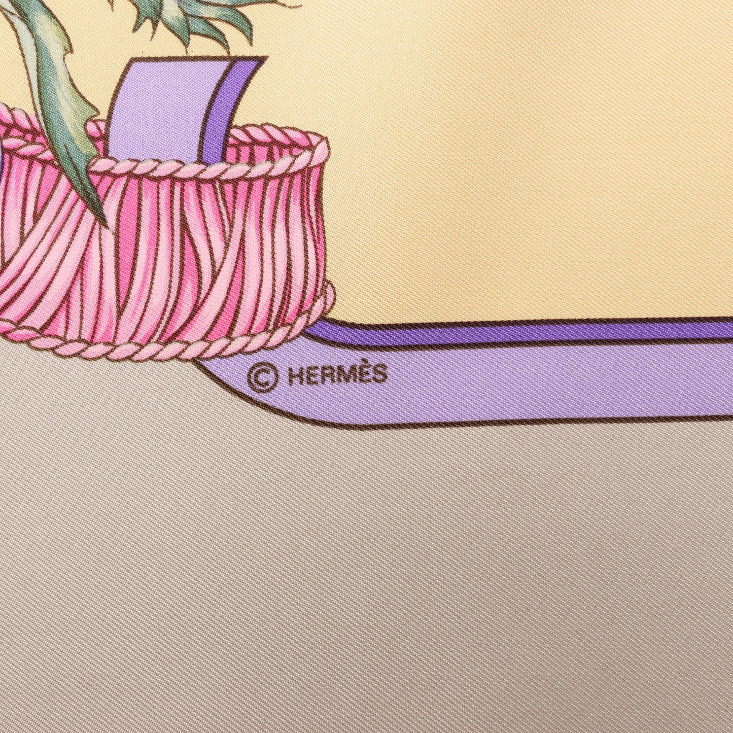 Mouchoir en soie Hermès Carré 90 « REGINA » beige