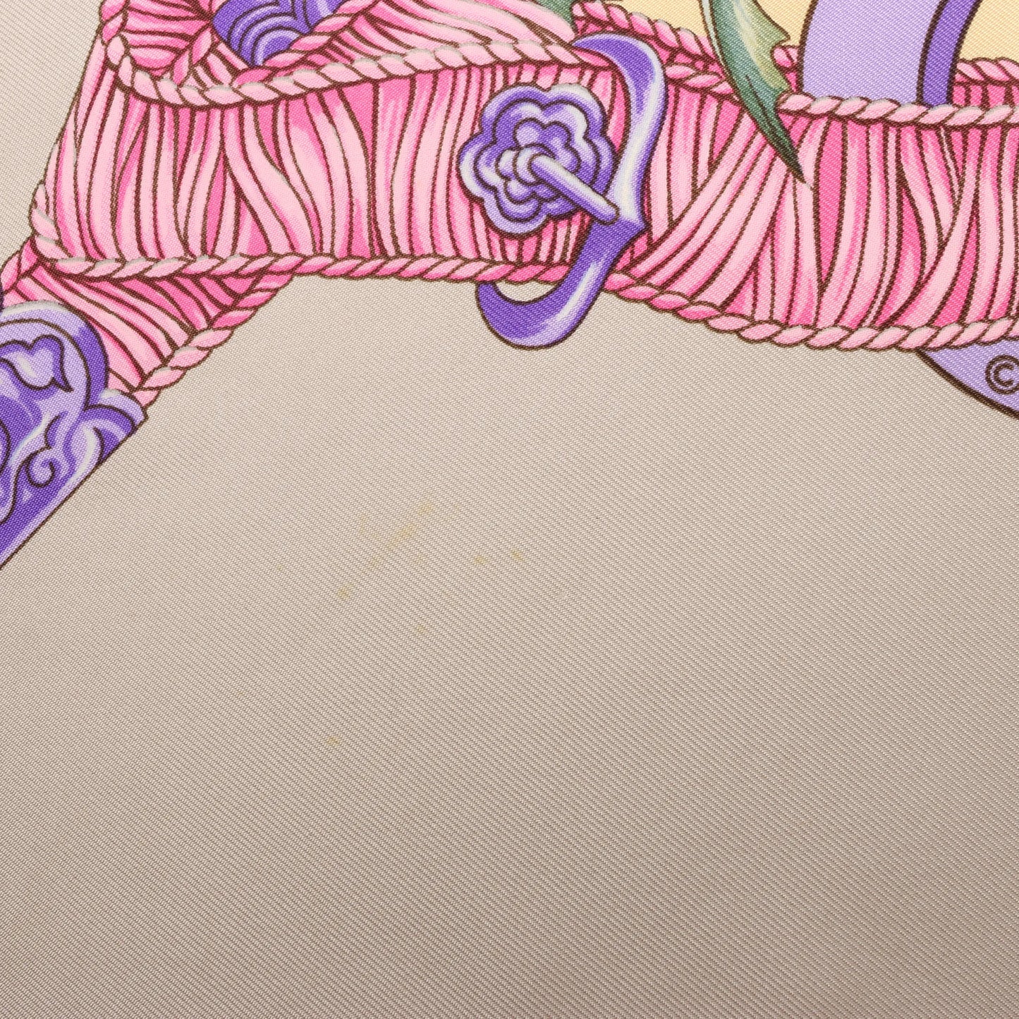 Mouchoir en soie Hermès Carré 90 « REGINA » beige