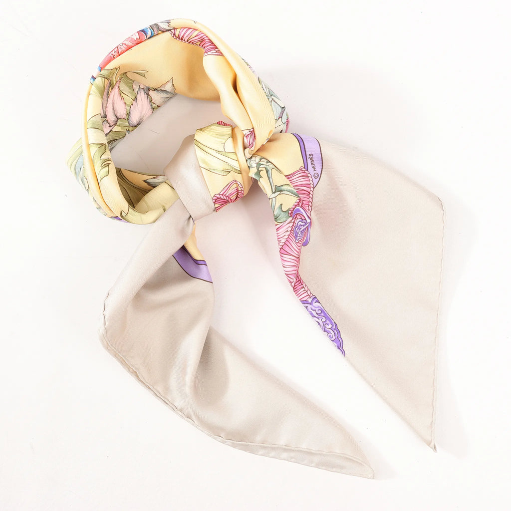 Hermès Carré 90 "REGINA" Silk handkerchief in Beige