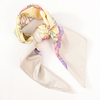 Mouchoir en soie Hermès Carré 90 « REGINA » beige