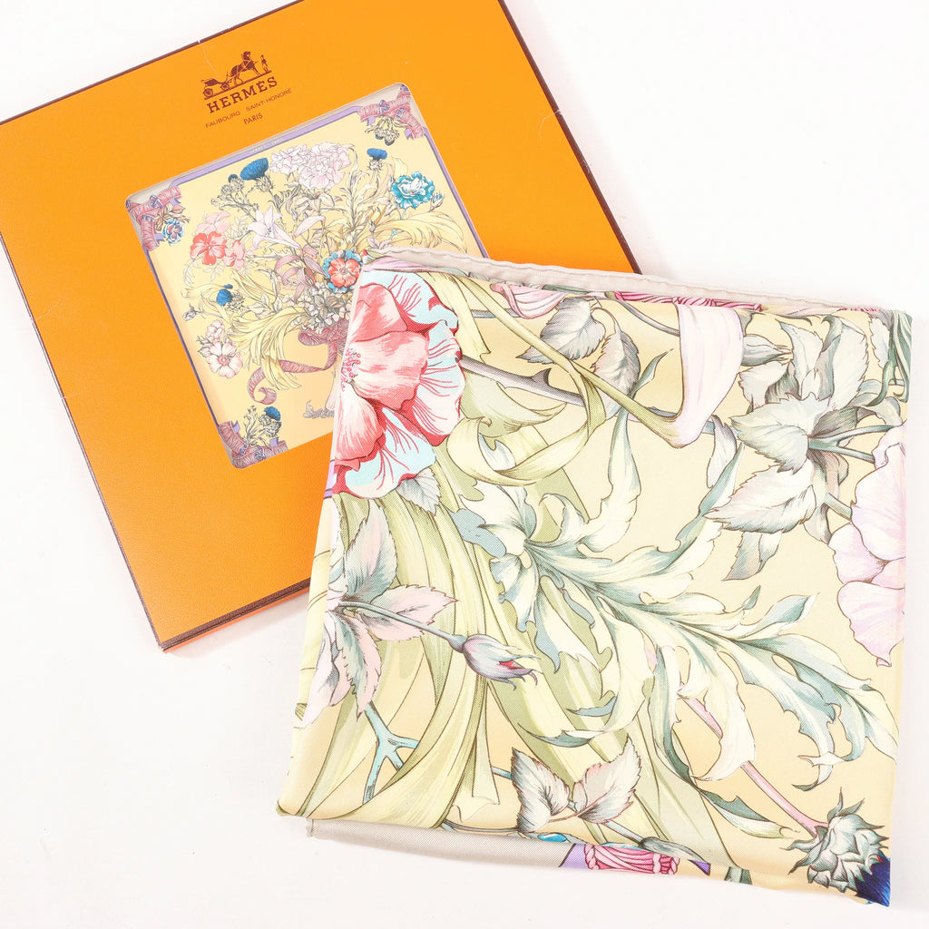 Hermès Carré 90 "REGINA" Silk handkerchief in Beige