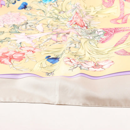 Mouchoir en soie Hermès Carré 90 « REGINA » beige