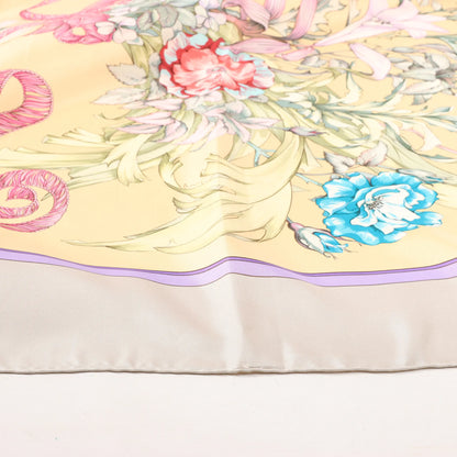 Mouchoir en soie Hermès Carré 90 « REGINA » beige