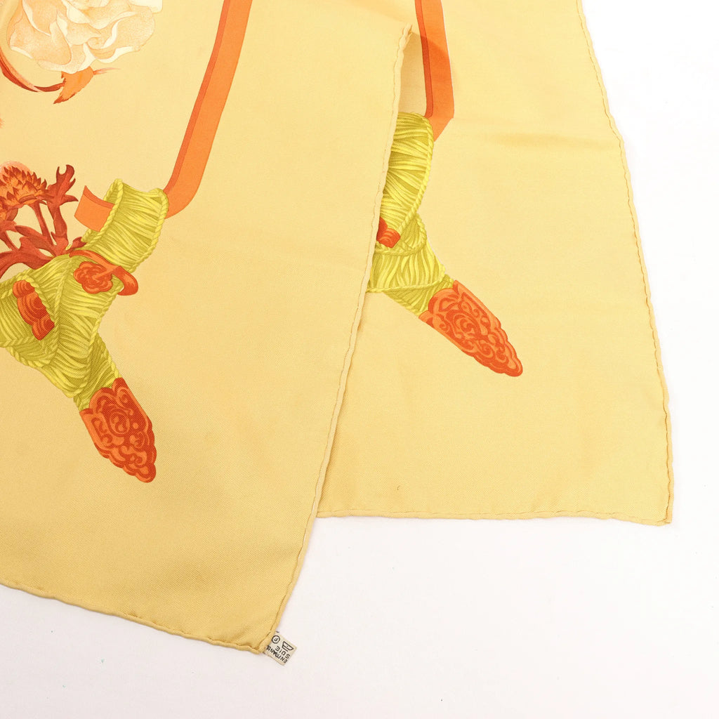 Hermès Carré 90 "REGINA" Silk handkerchief in Yellow