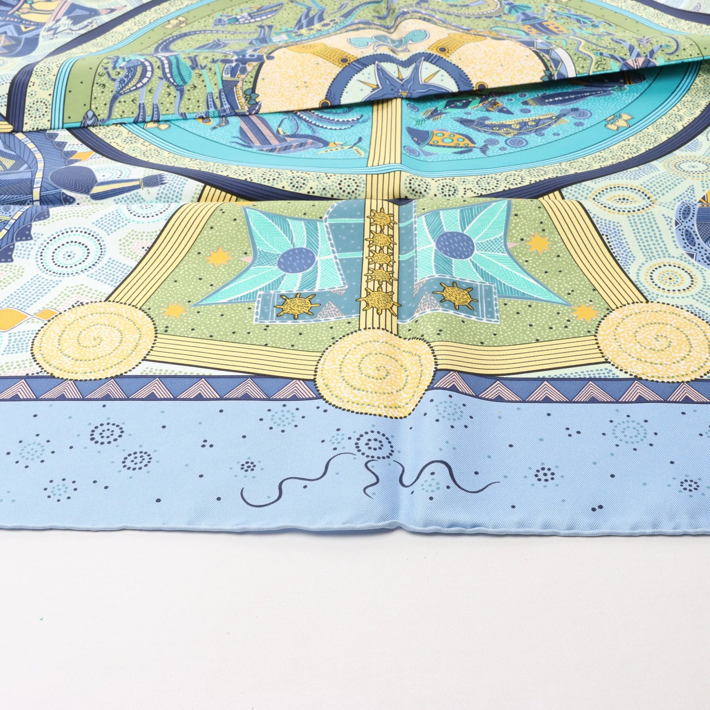 Hermès Carré 90 "REVE D’AUSTRALIE" Silk handkerchief in Blue