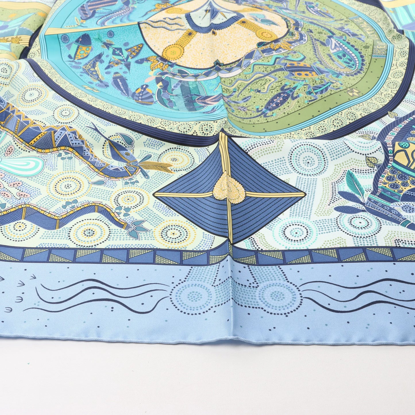 Hermès Carré 90 "REVE D’AUSTRALIE" Silk handkerchief in Blue