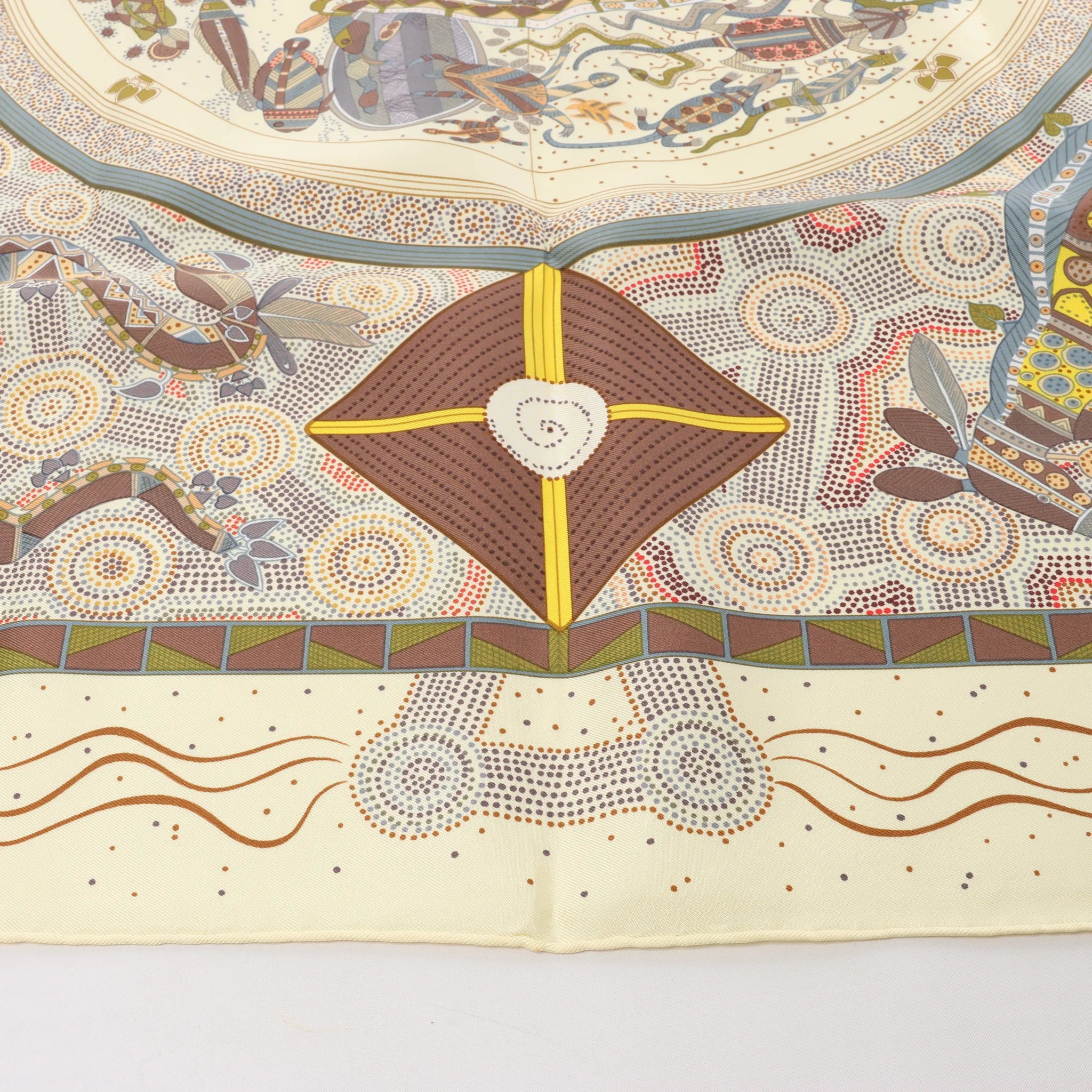 Hermès Carré 90 "REVE D’AUSTRALIE" Silk handkerchief in Beige
