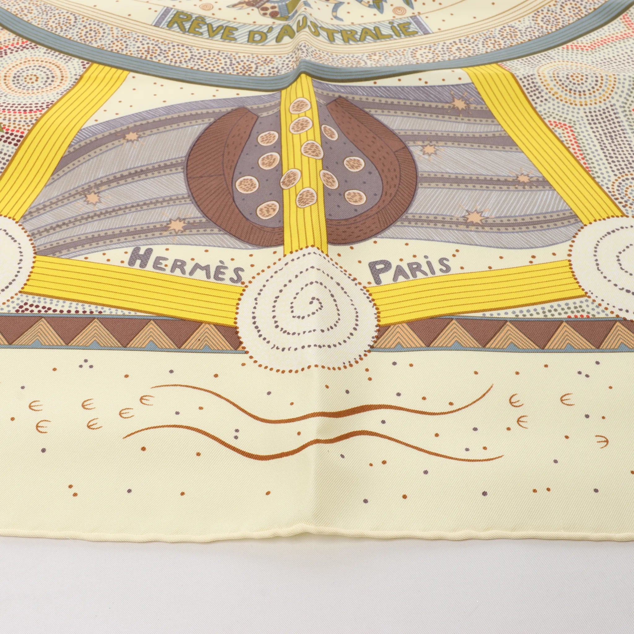 Hermès Carré 90 "REVE D’AUSTRALIE" Silk handkerchief in Beige