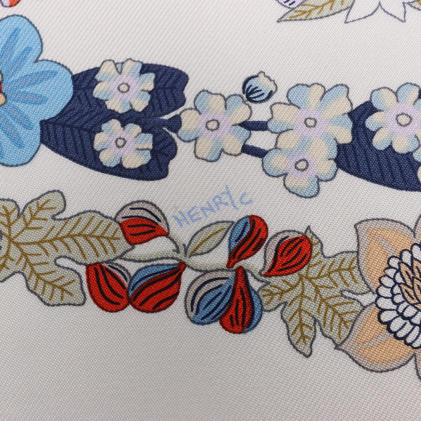 Hermès Carré 90 "BRIDES DE GALA EN FLEURS" Silk handkerchief in Beige