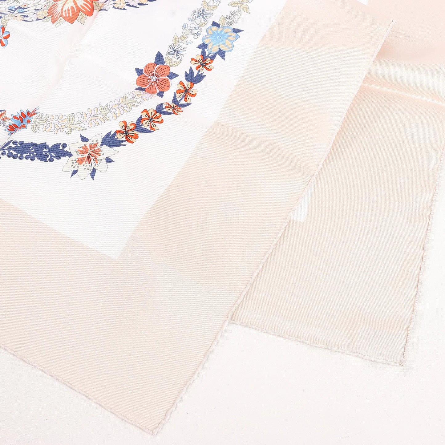 Hermès Carré 90 "BRIDES DE GALA EN FLEURS" Silk handkerchief in Beige