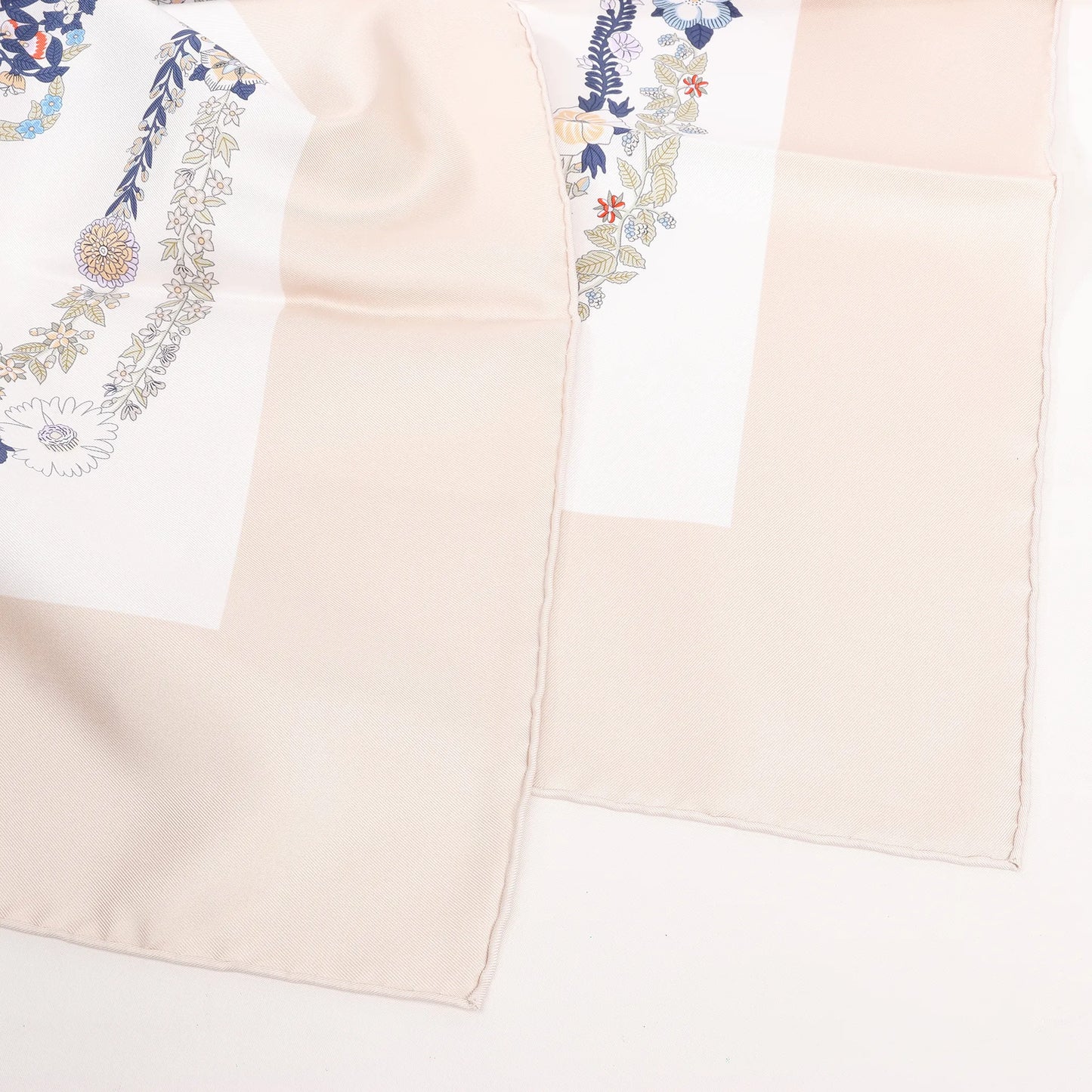 Hermès Carré 90 "BRIDES DE GALA EN FLEURS" Silk handkerchief in Beige