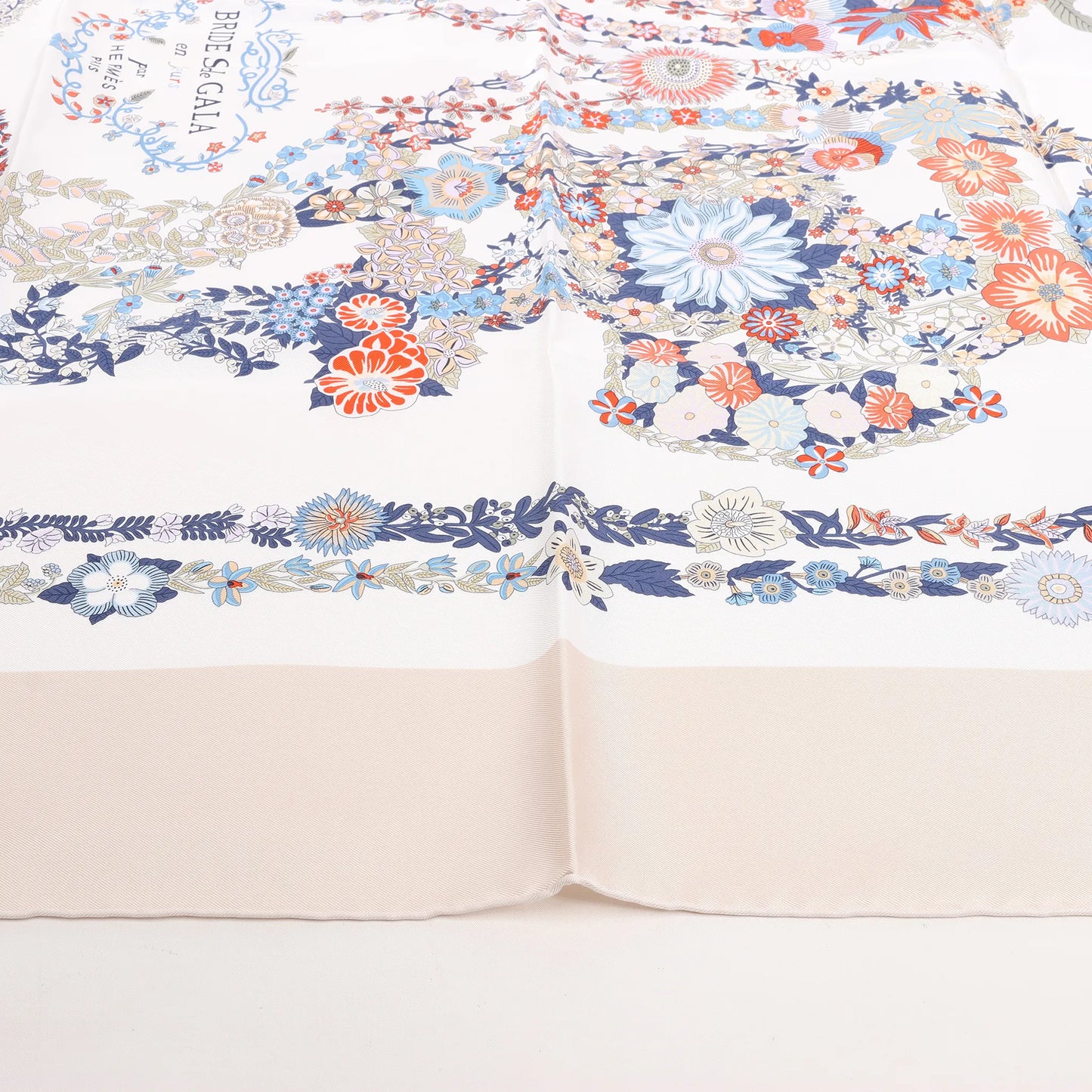 Hermès Carré 90 "BRIDES DE GALA EN FLEURS" Silk handkerchief in Beige