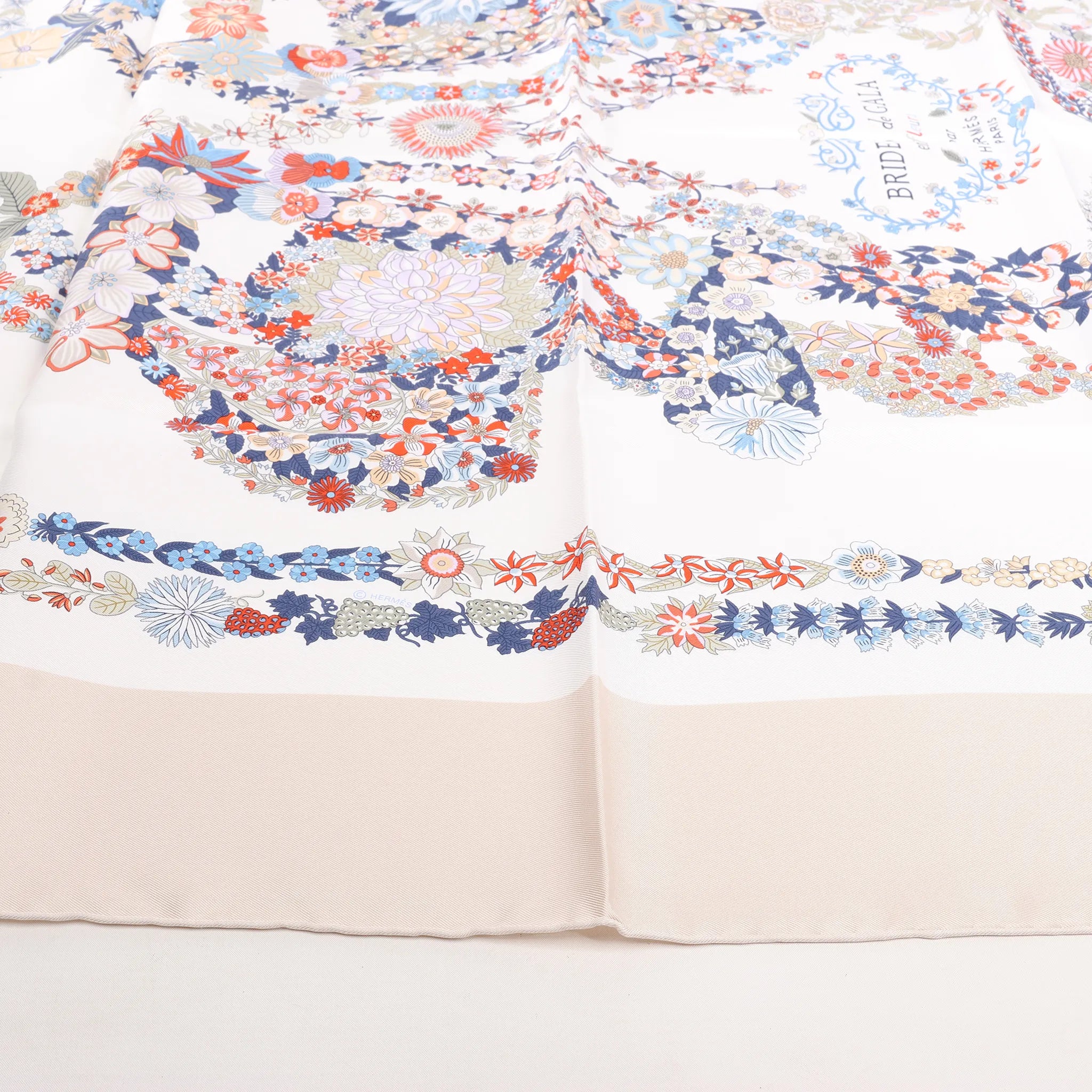 Hermès Carré 90 "BRIDES DE GALA EN FLEURS" Silk handkerchief in Beige