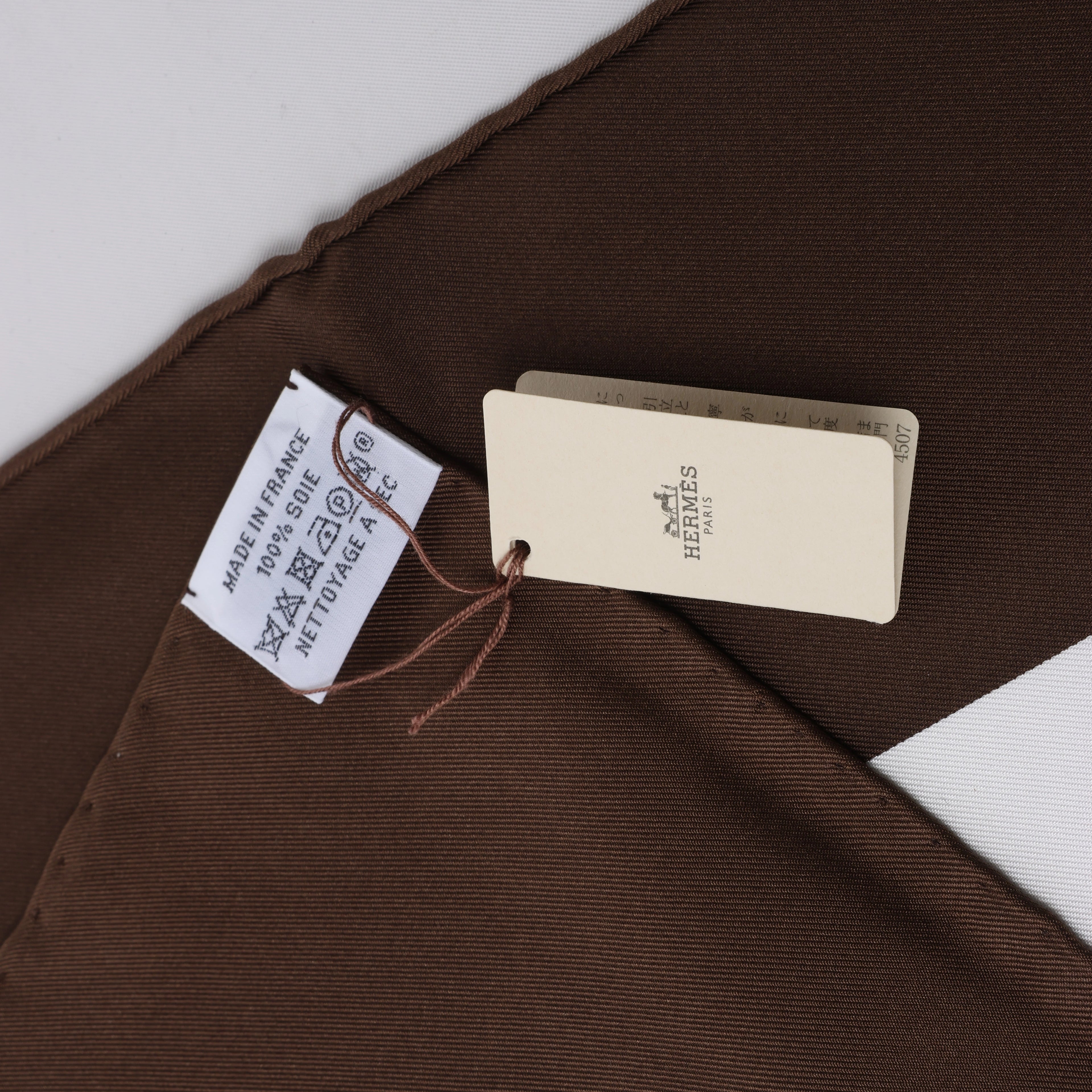 Hermès Pañuelo Carré 90 "RIDES DE GALA EN FLEURS" 100% Seda en Beige