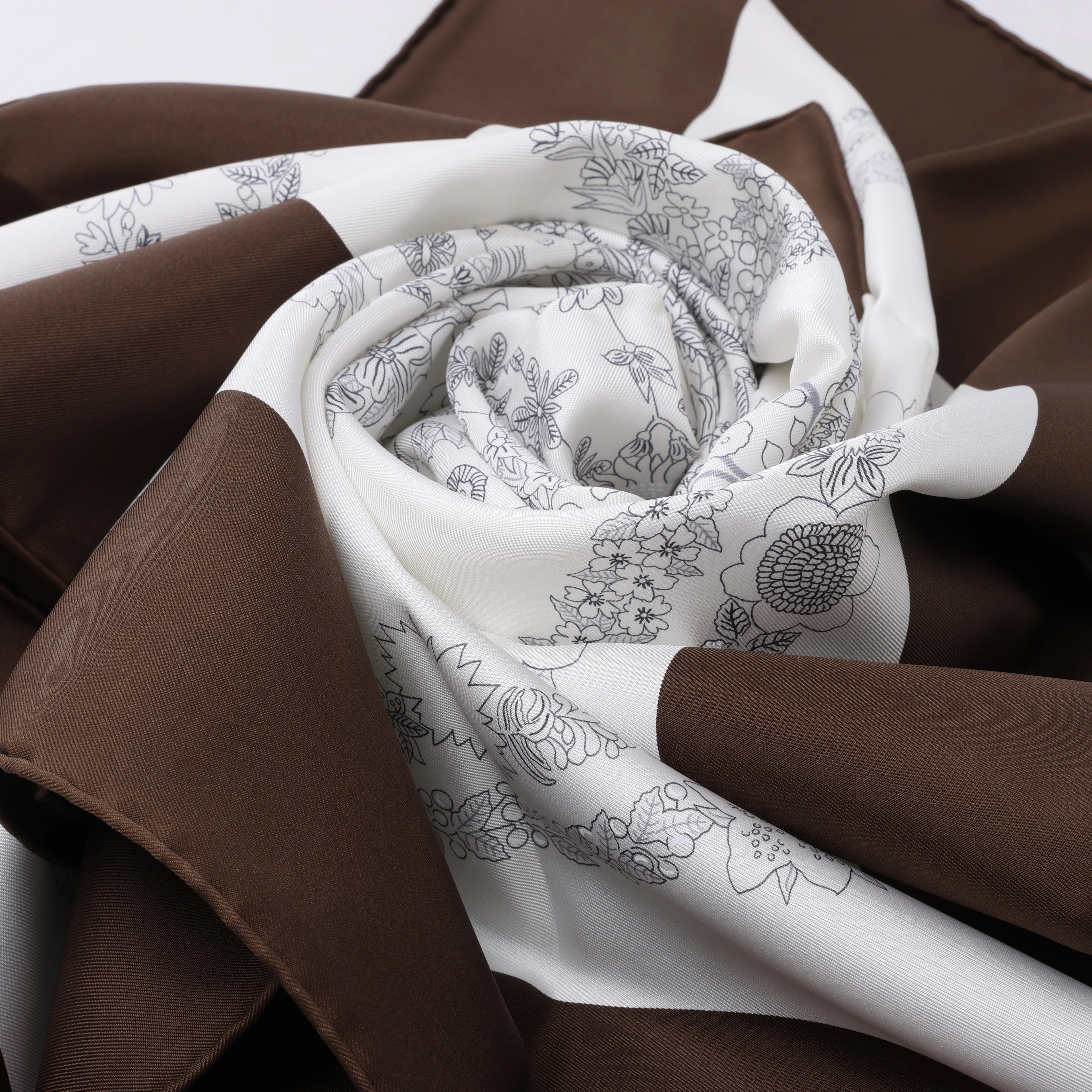 Hermès Pañuelo Carré 90 "RIDES DE GALA EN FLEURS" 100% Seda en Beige
