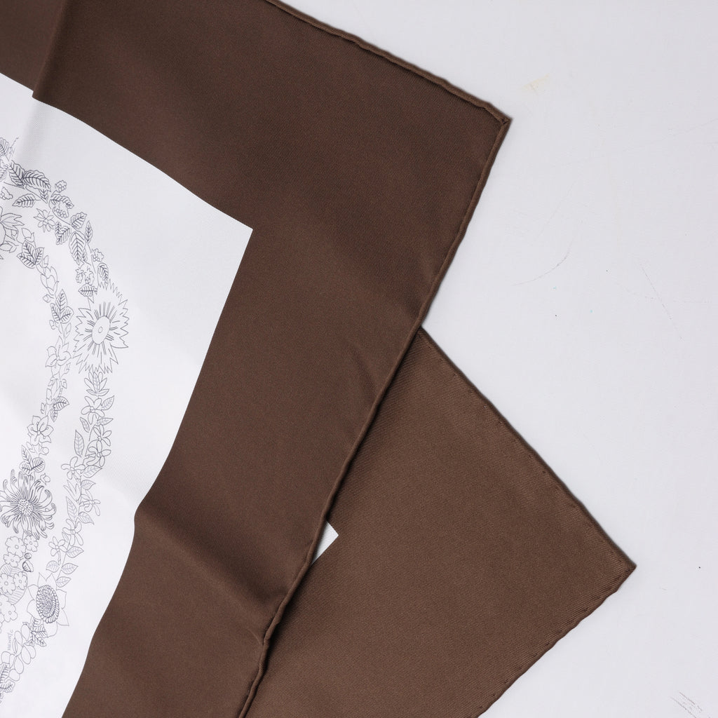 Hermès Pañuelo Carré 90 "RIDES DE GALA EN FLEURS" 100% Seda en Beige