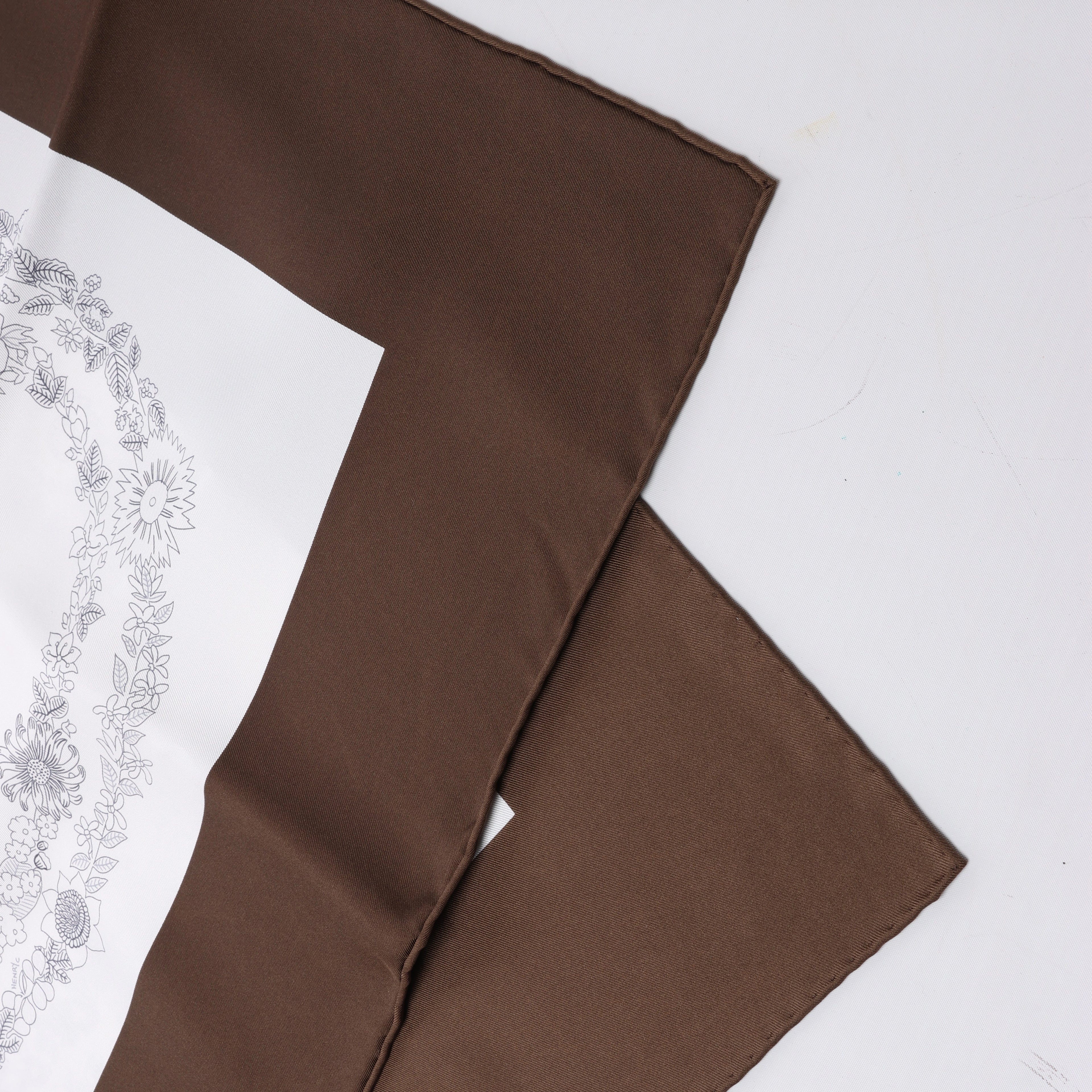 Hermès Pañuelo Carré 90 "RIDES DE GALA EN FLEURS" 100% Seda en Beige
