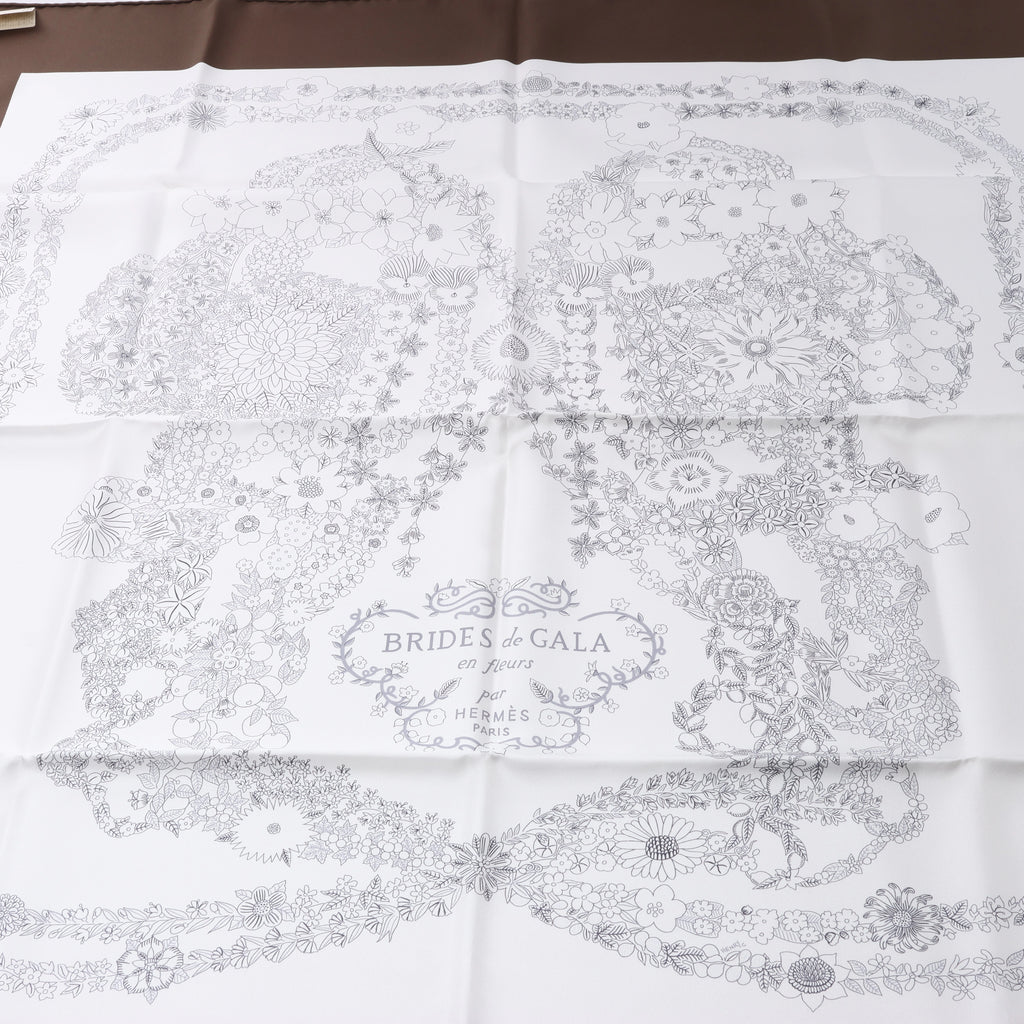 Hermès Pañuelo Carré 90 "RIDES DE GALA EN FLEURS" 100% Seda en Beige