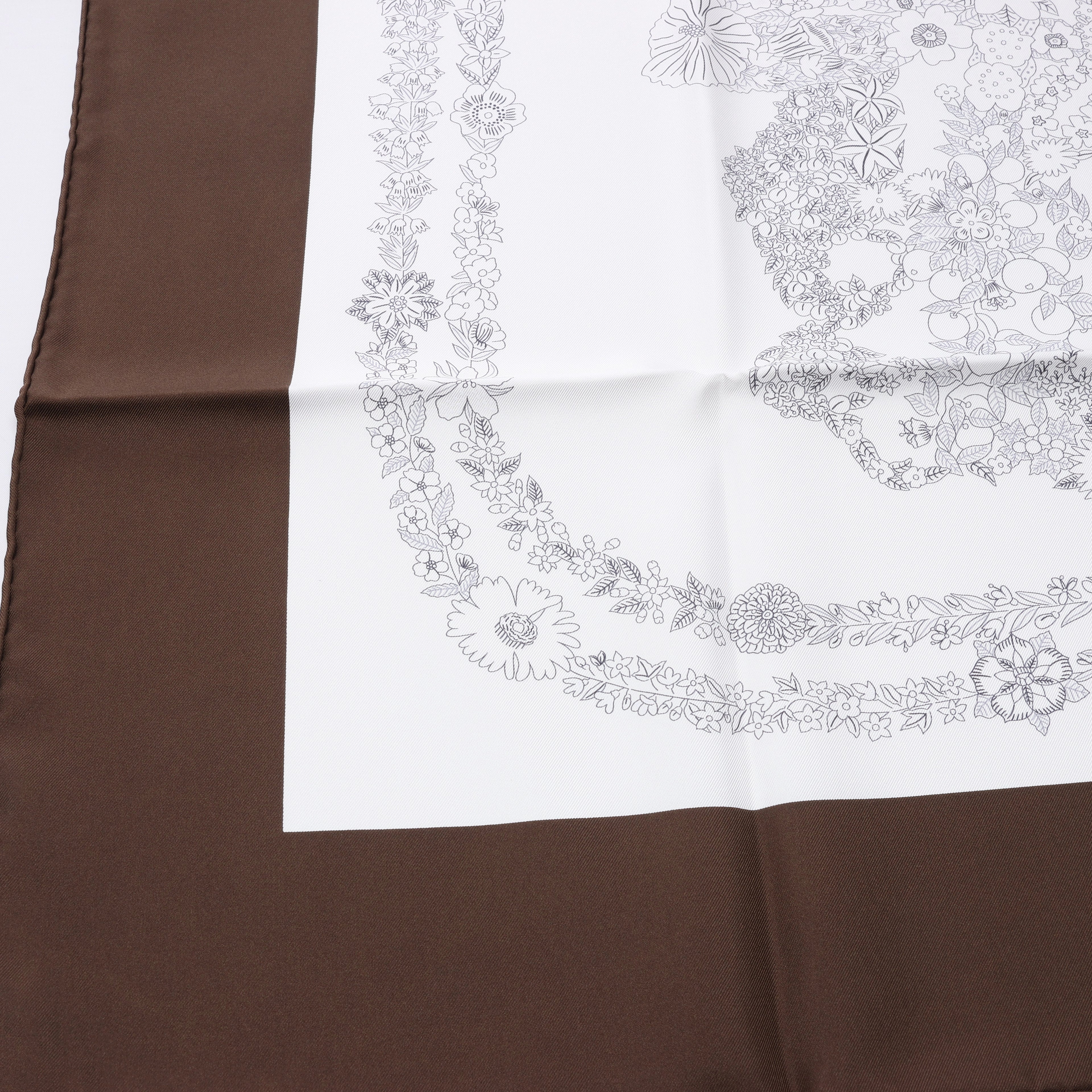 Hermès Pañuelo Carré 90 "RIDES DE GALA EN FLEURS" 100% Seda en Beige