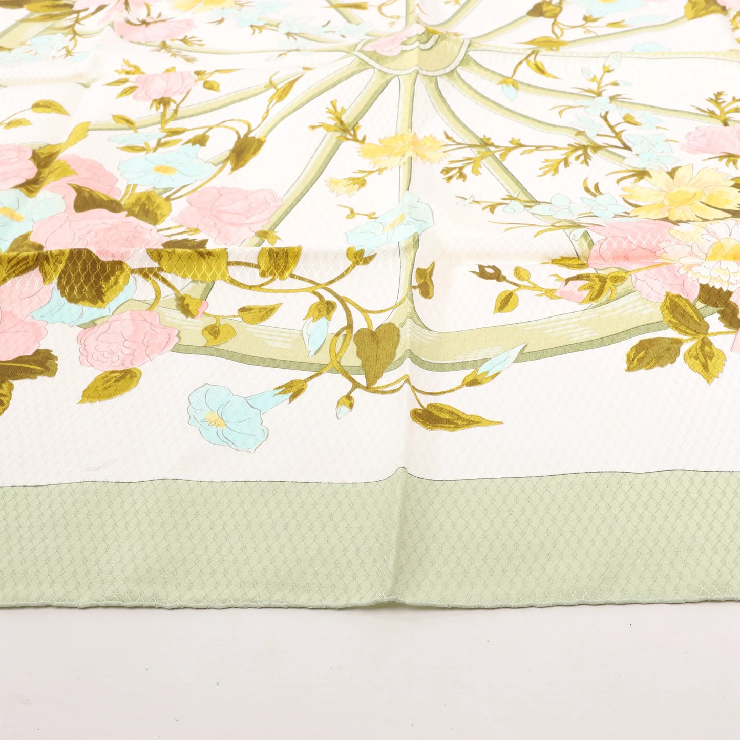 Hermès Carré 90 „ROMANTIQUE“ Seidentaschentuch in Grün