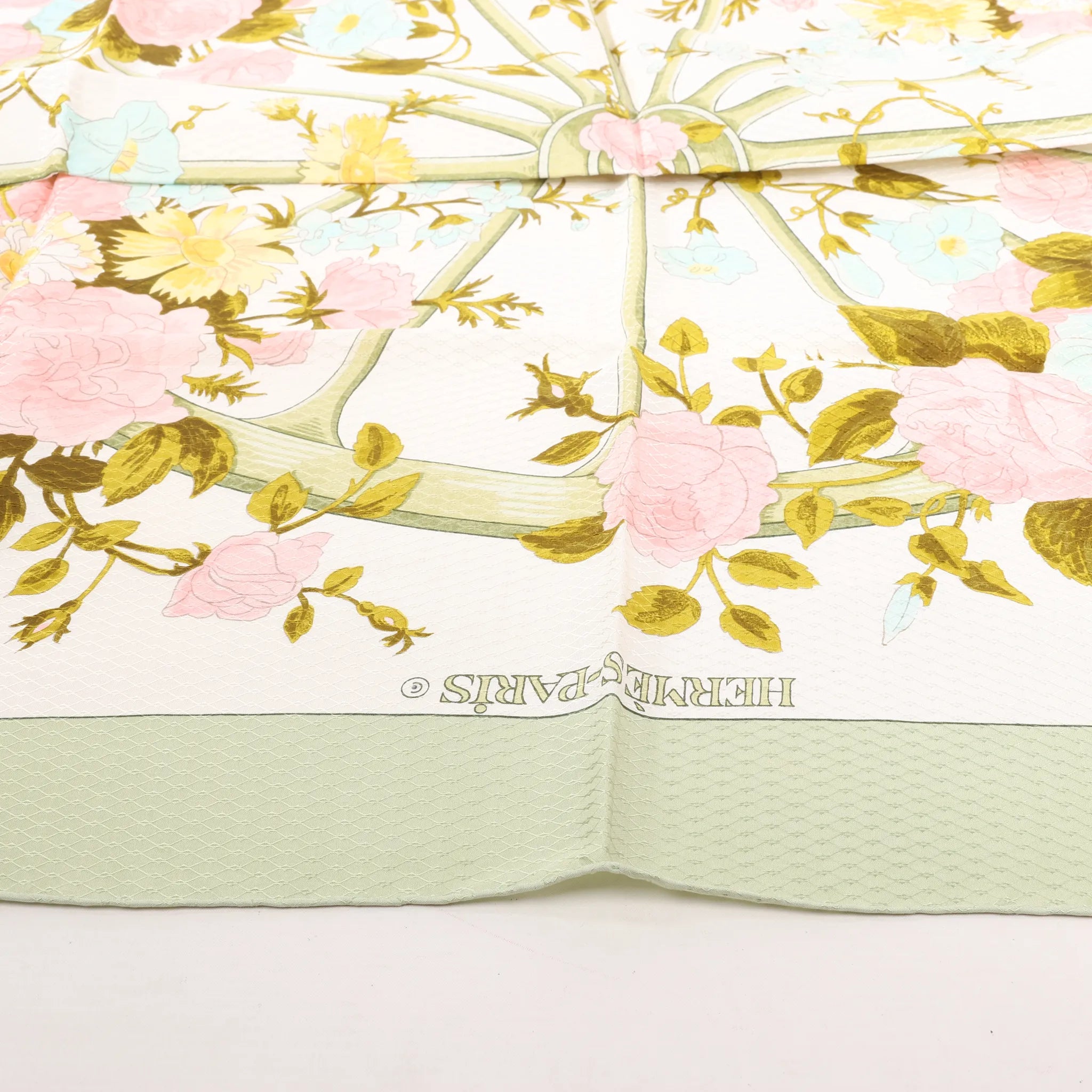 Hermès Carré 90 "ROMANTIQUE" Silk handkerchief in Green