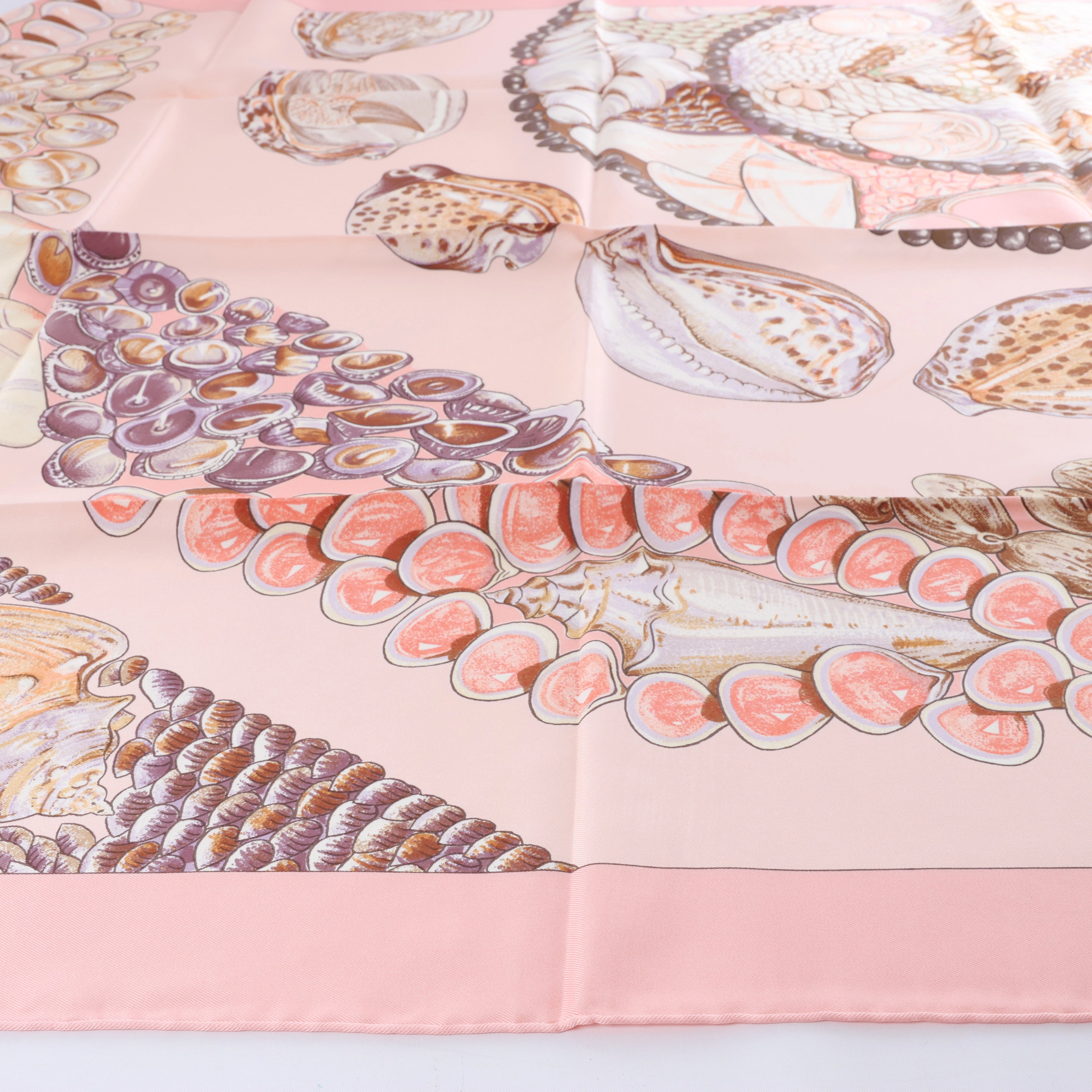Hermès Carré 90 "Rocaille shells" Silk handkerchief in Pink