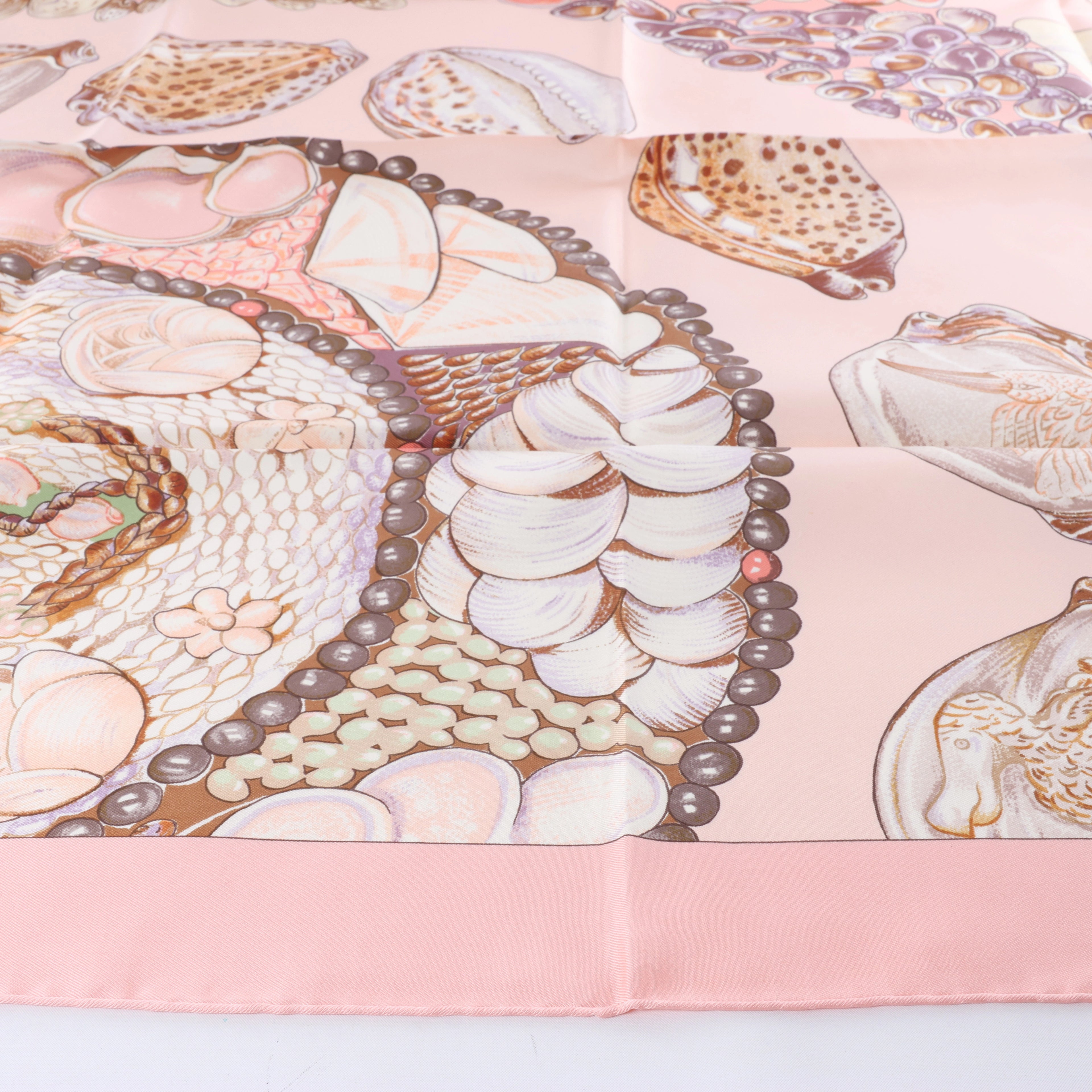 Hermès Carré 90 "Rocaille shells" Silk handkerchief in Pink