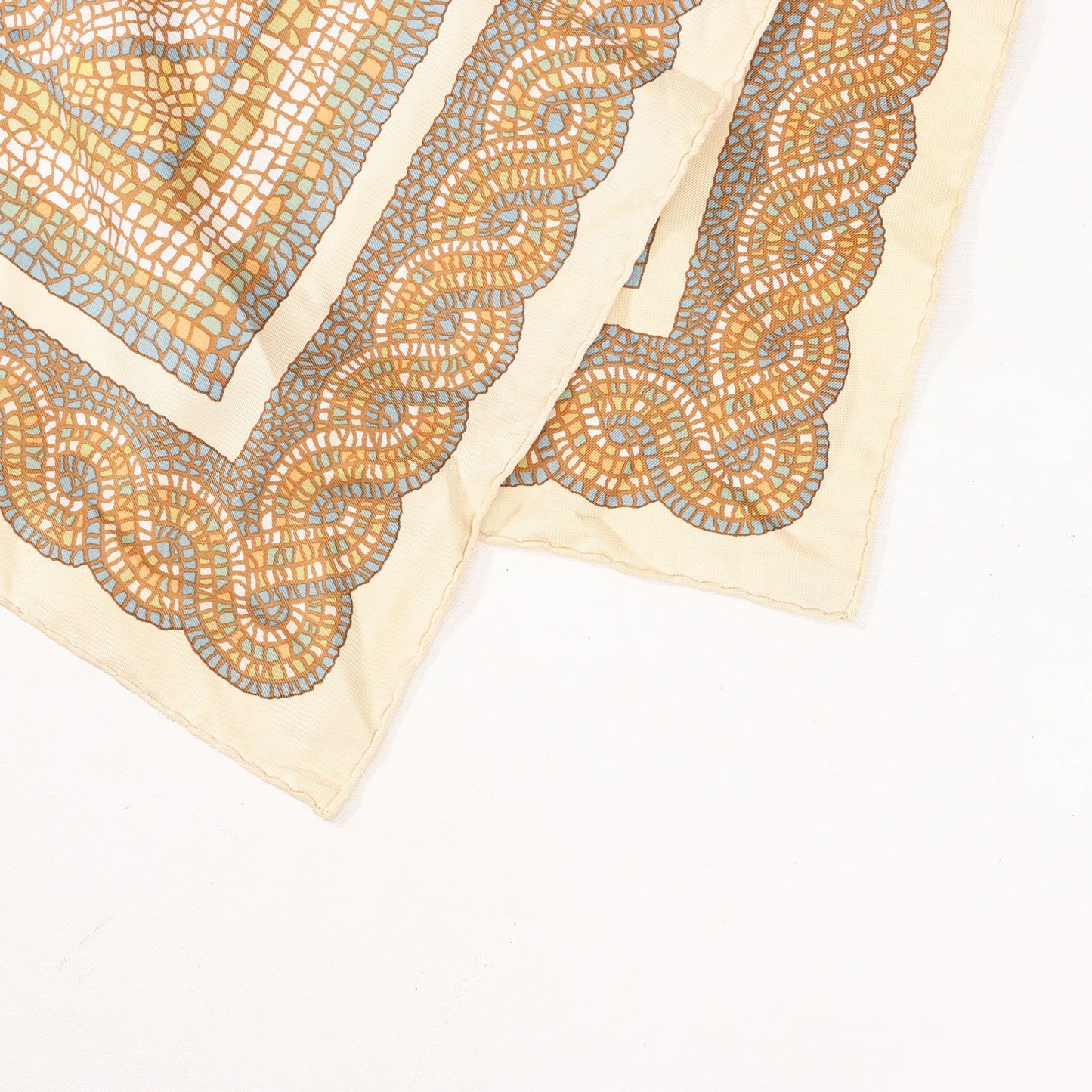 Hermès Carré 90 "SOUS LE CEDRE" Silk handkerchief in Beige