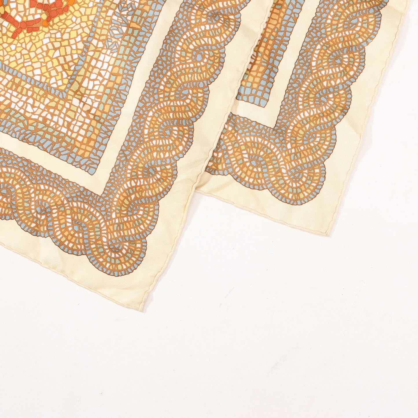 Hermès Carré 90 "SOUS LE CEDRE" Silk handkerchief in Beige