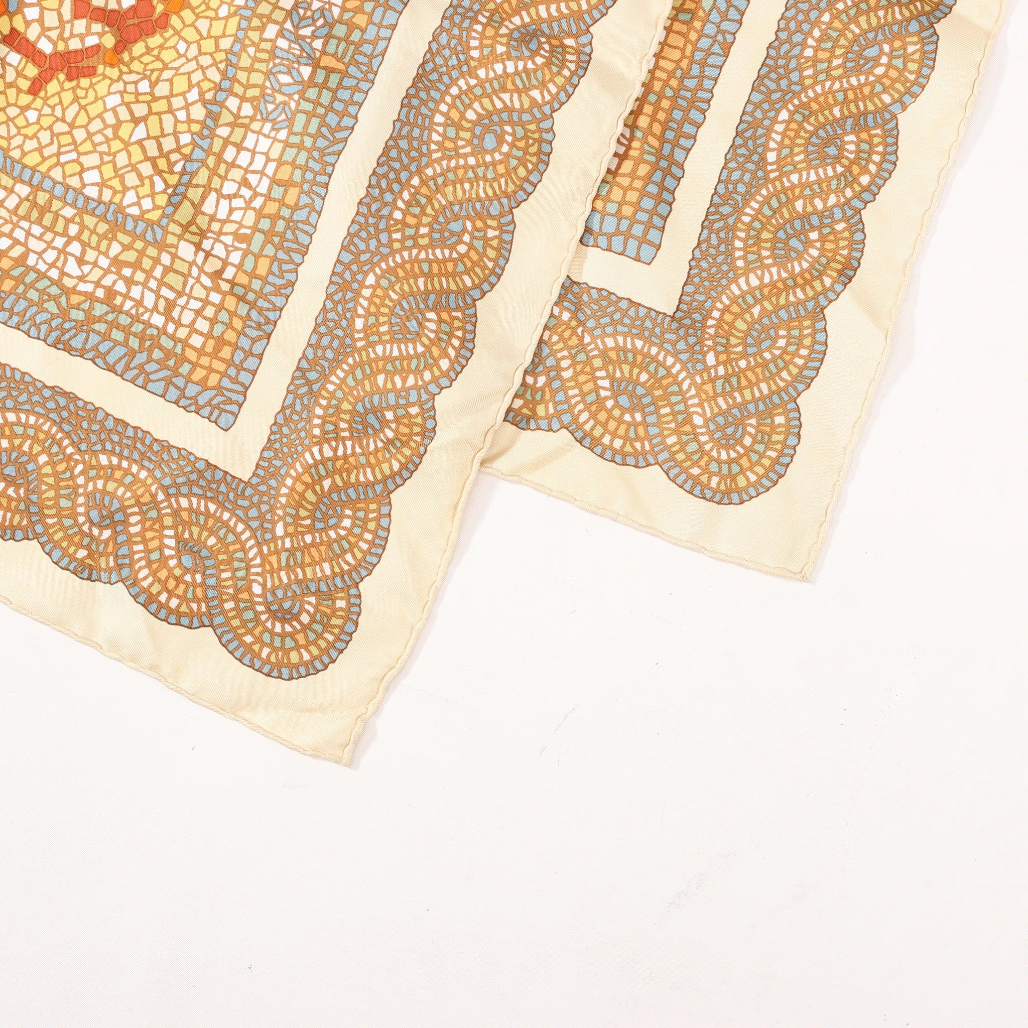 Hermès Carré 90 "SOUS LE CEDRE" Silk handkerchief in Beige