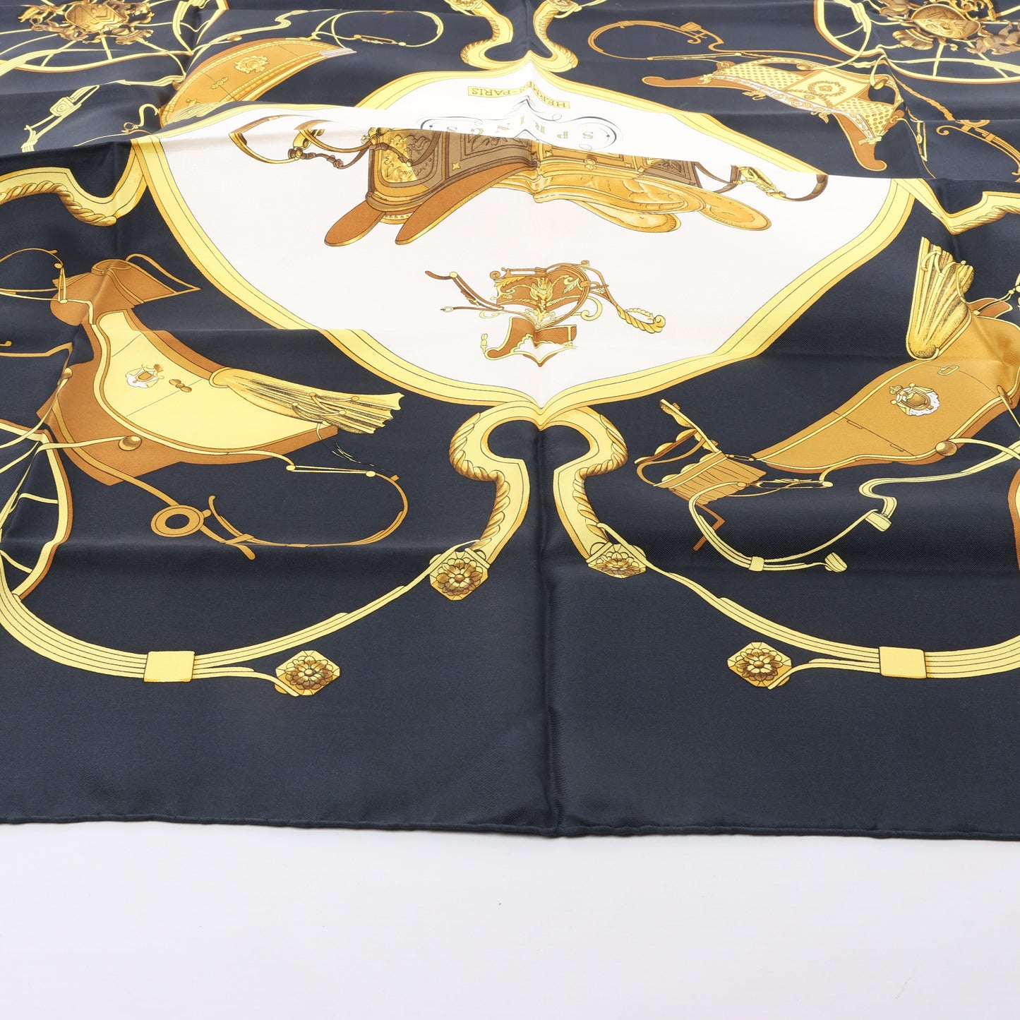Carré Hermès Carré 90 « PRINTEMPS » 100 % soie noir