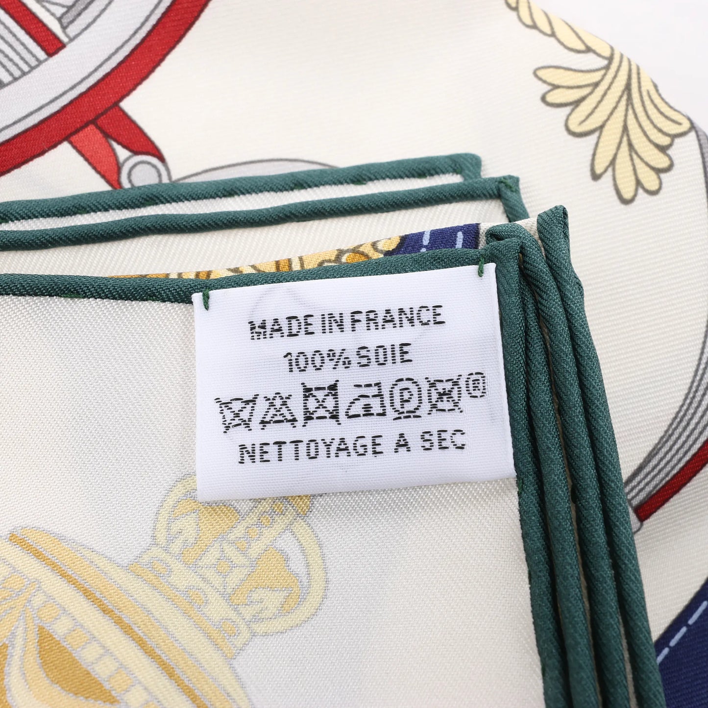 Hermès Carré 90 „STATELY WHEELS“ Seidentaschentuch in Ecru x Blau