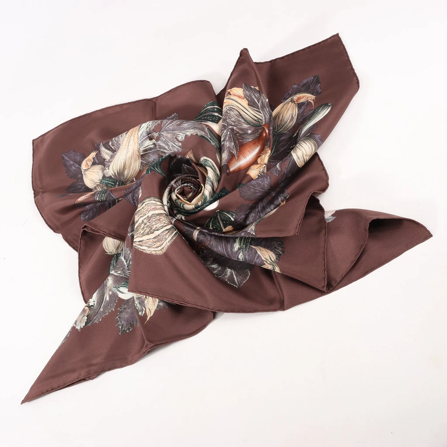 Hermès Carré 90 "CITROUILLES&COLOQU INTES" Silk handkerchief in Brown