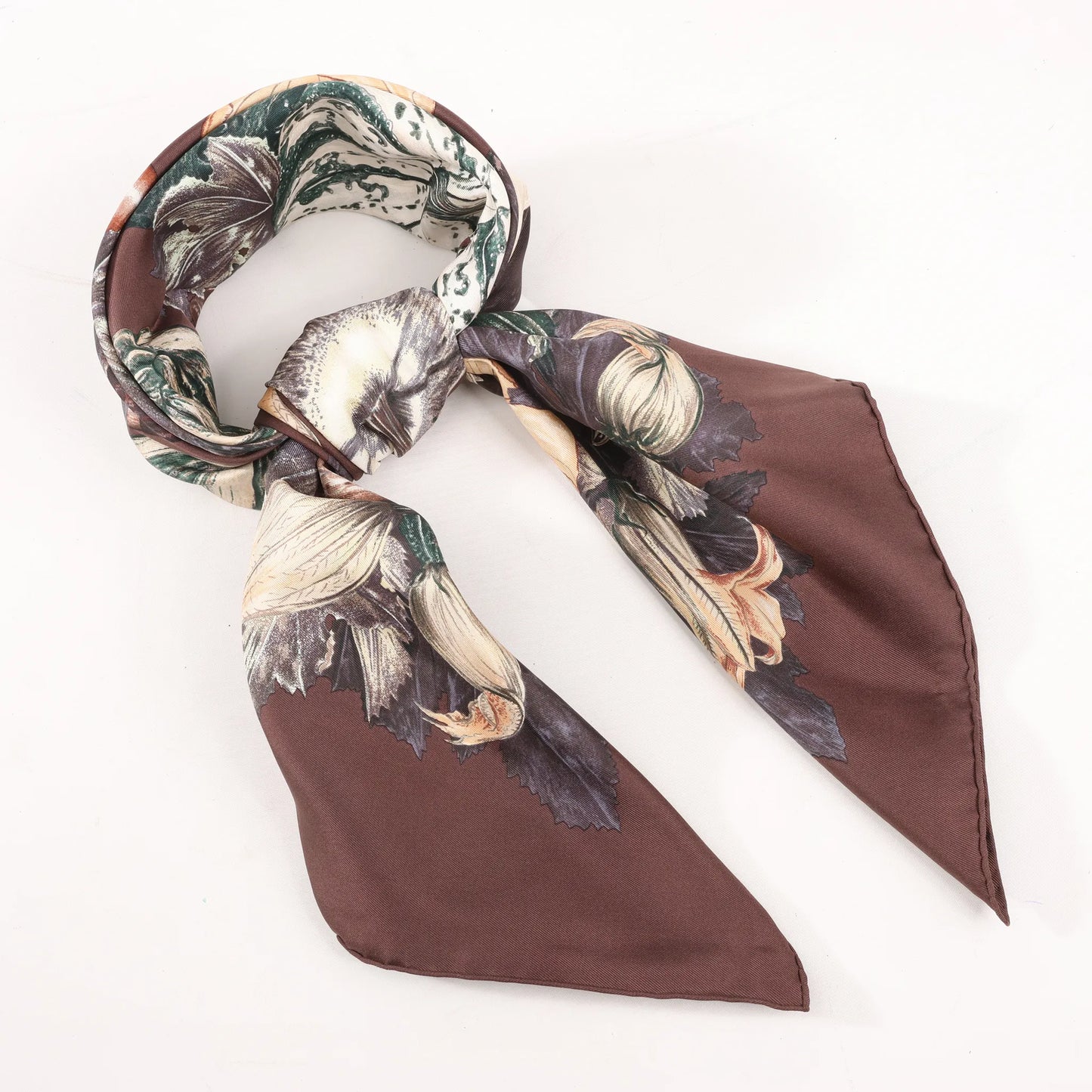 Hermès Carré 90 "CITROUILLES&COLOQU INTES" Silk handkerchief in Brown