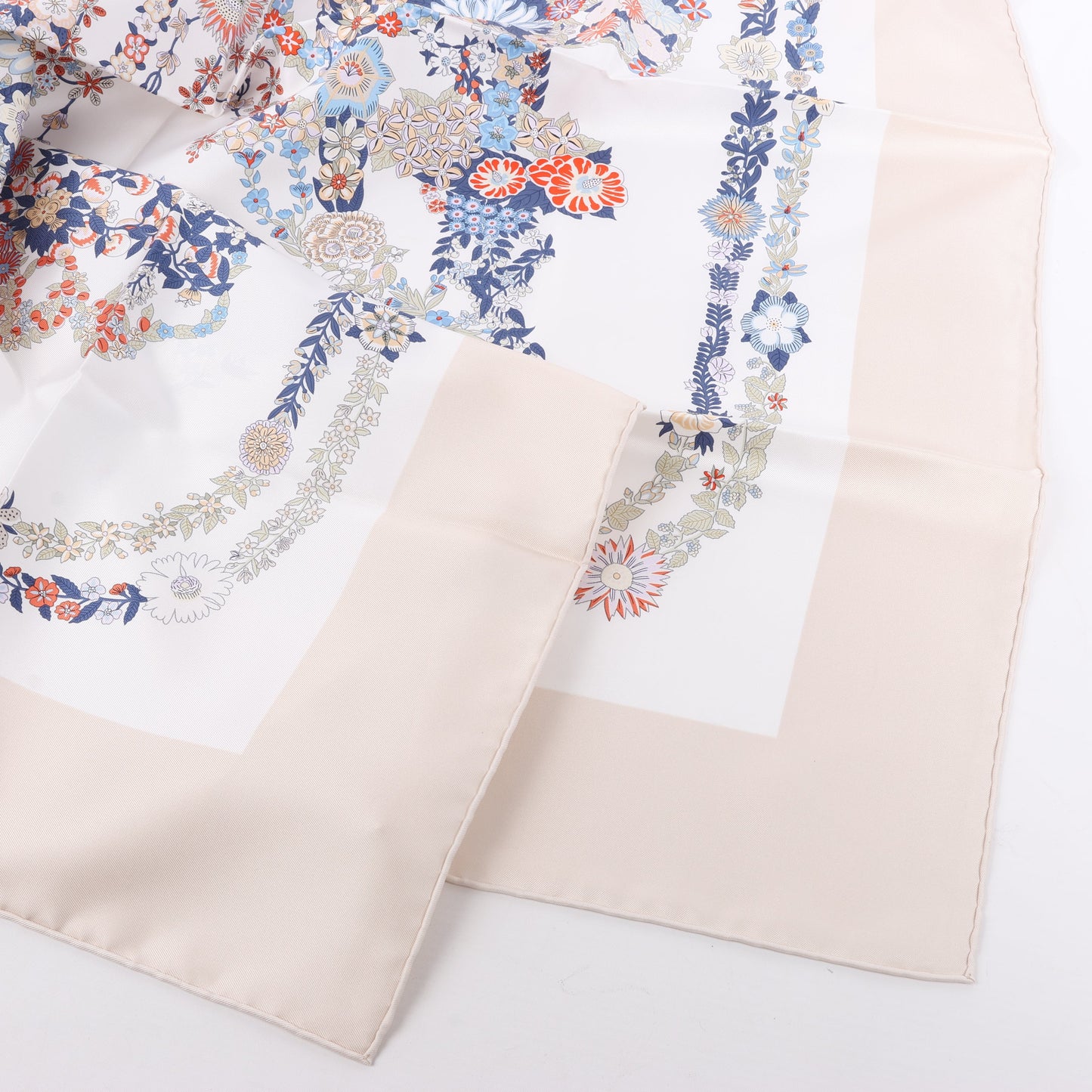 Hermès Carré 90 "RIDES DE GALA EN FLEURS" 100% Silk Scarf in Beige