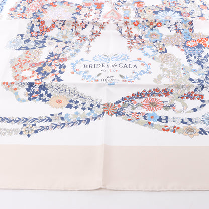 Hermès Carré 90 "RIDES DE GALA EN FLEURS" Foulard 100% Soie en Beige