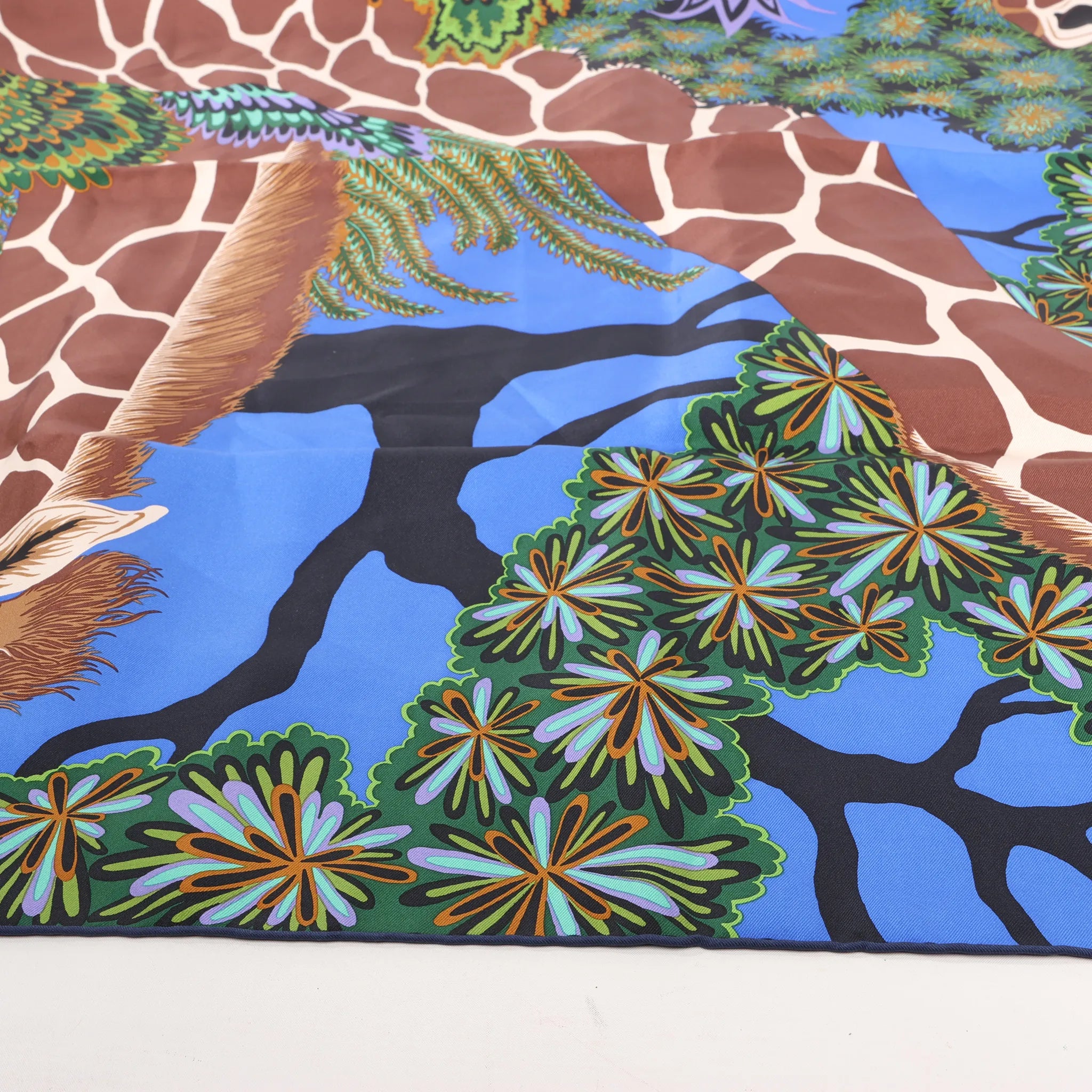 Hermès Carré 90 "THE THREE GRACES" Silk handkerchief in Navy Blue