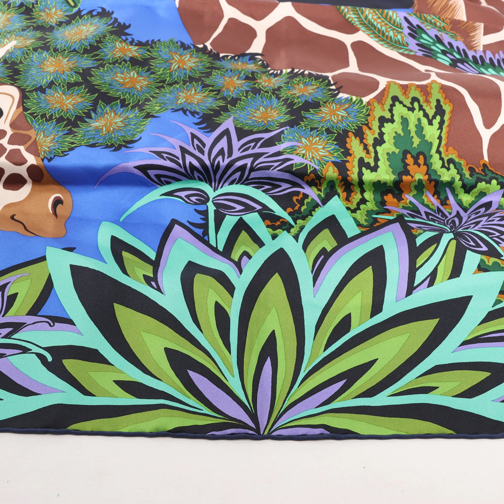 Hermès Carré 90 "THE THREE GRACES" Silk handkerchief in Navy Blue
