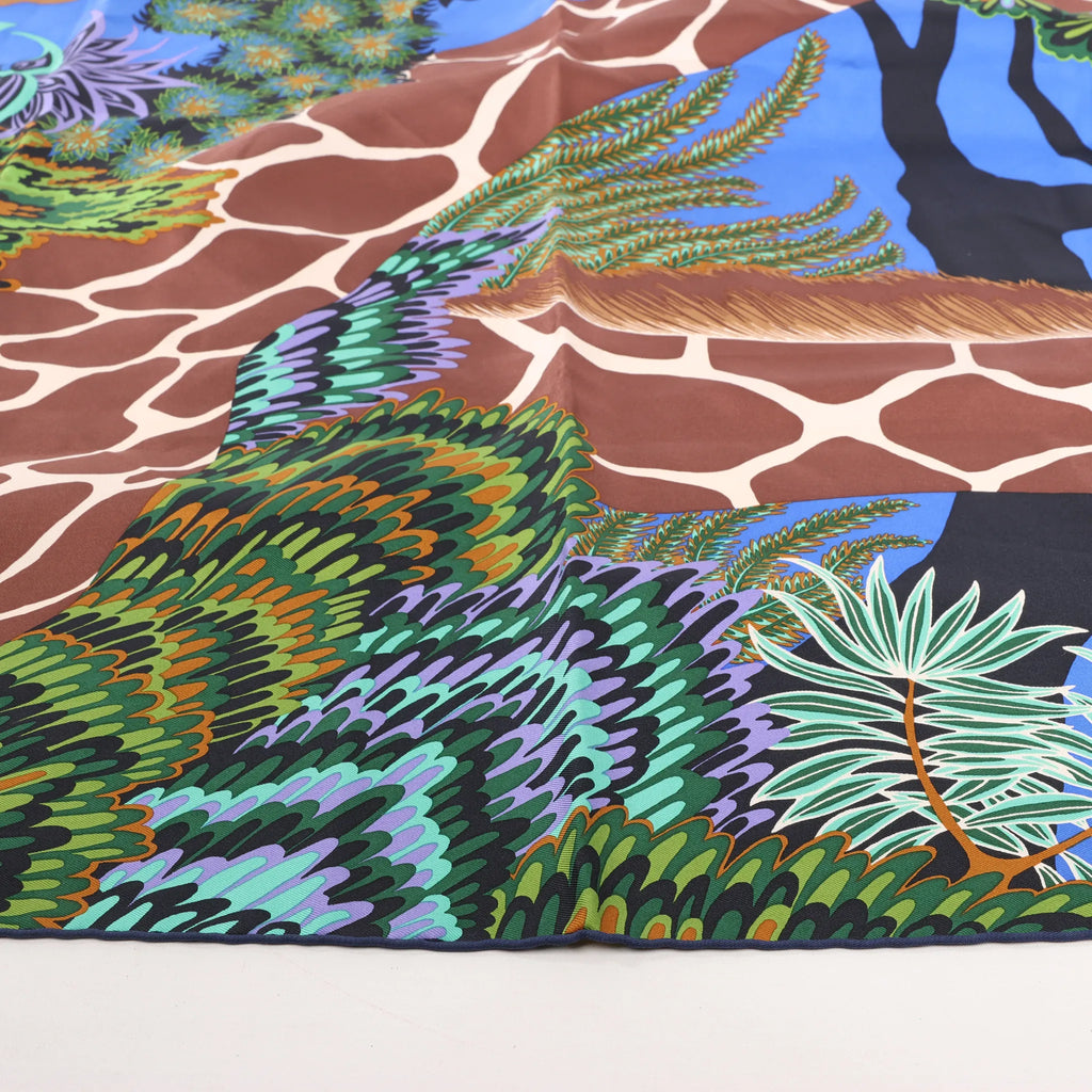 Hermès Carré 90 "THE THREE GRACES" Silk handkerchief in Navy Blue