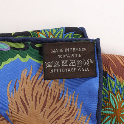 Hermès Carré 90 „DIE DREI GRACES“ Seidentaschentuch in Marineblau