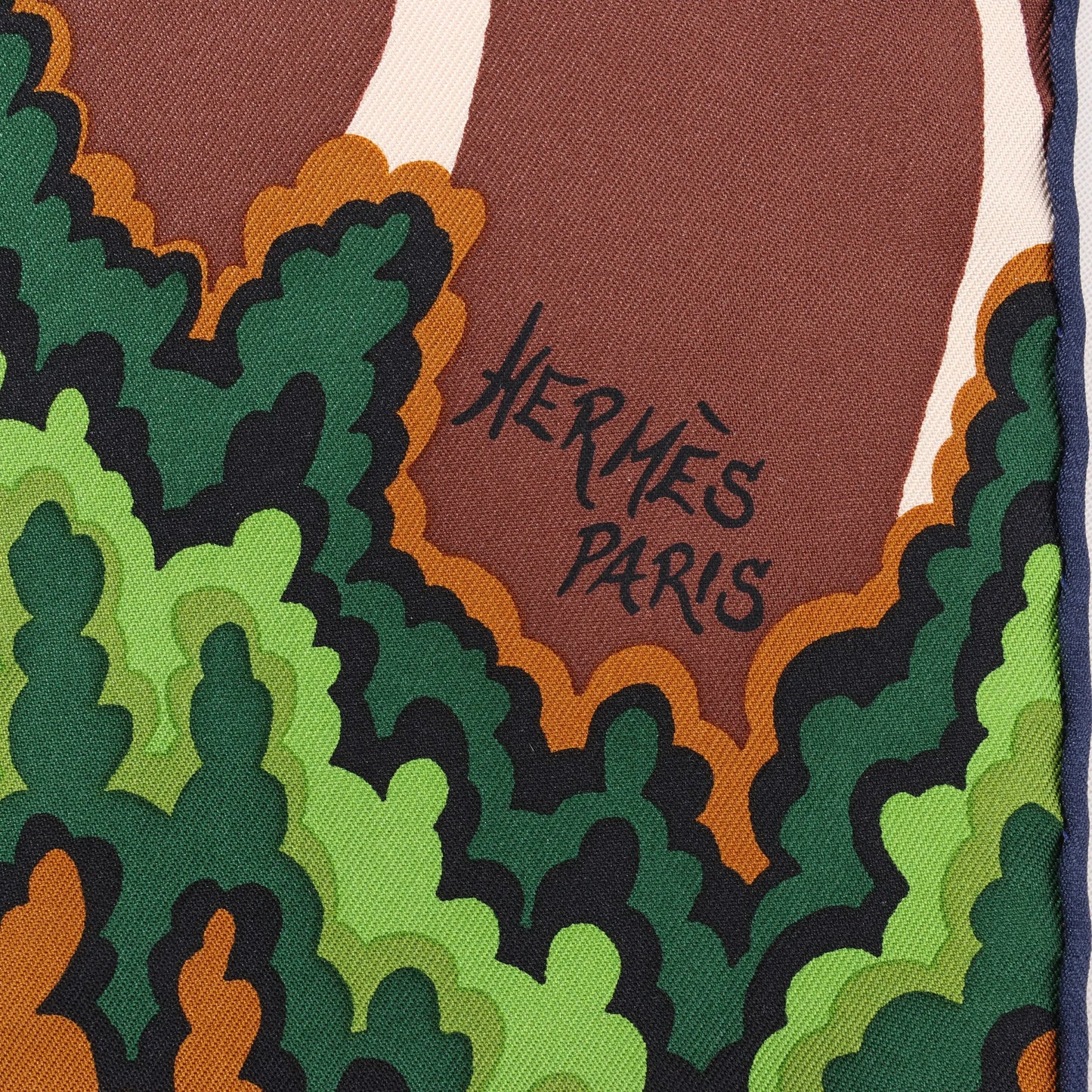 Hermès Carré 90 „DIE DREI GRACES“ Seidentaschentuch in Marineblau