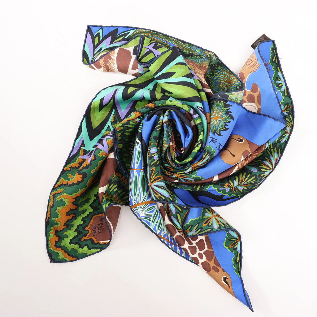 Hermès Carré 90 "THE THREE GRACES" Silk handkerchief in Navy Blue