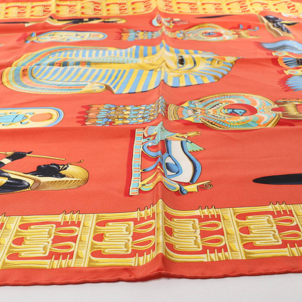 Hermès Carré 90 "TUTANKHAMUN" Silk handkerchief in Orange