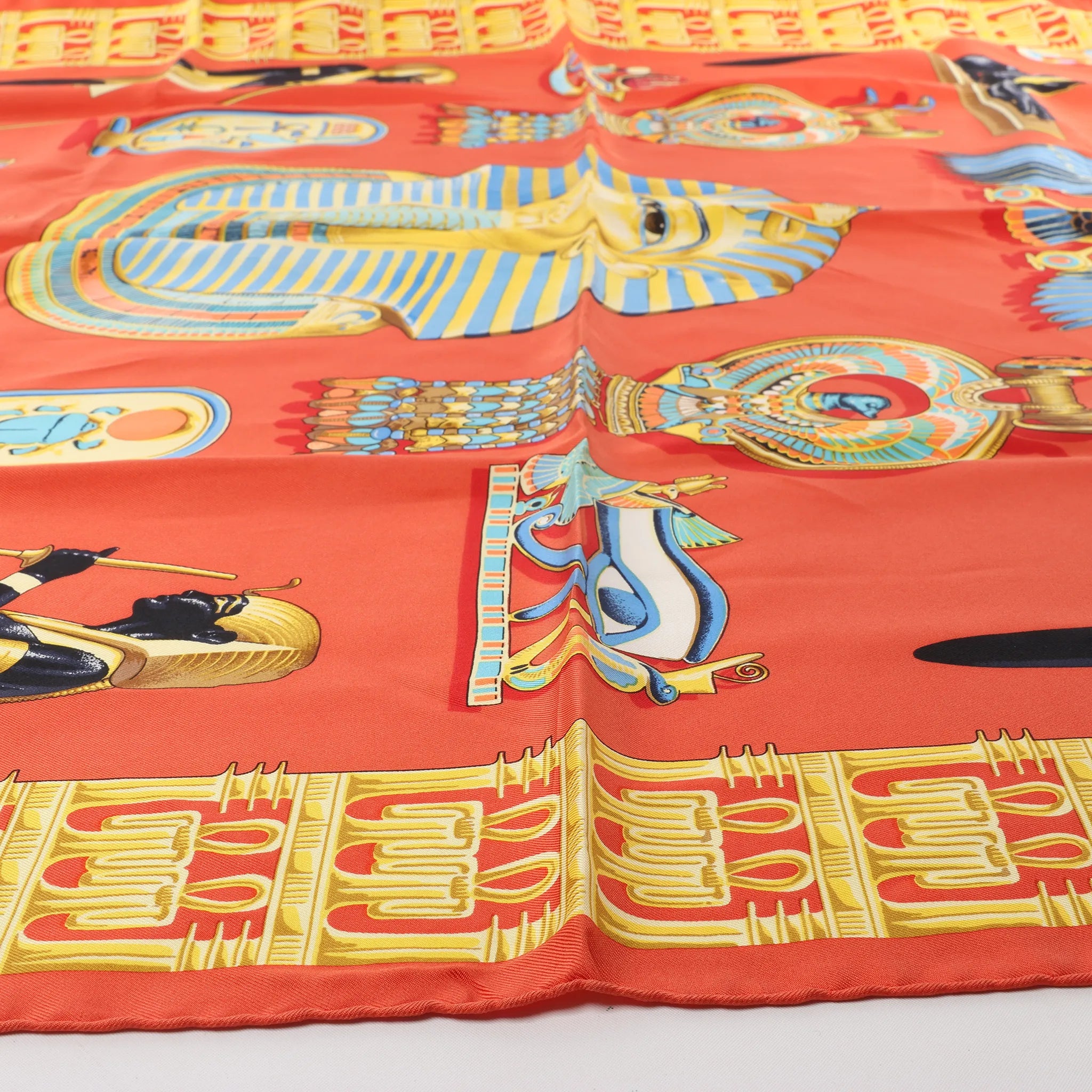 Hermès Carré 90 "TUTANKHAMUN" Silk handkerchief in Orange