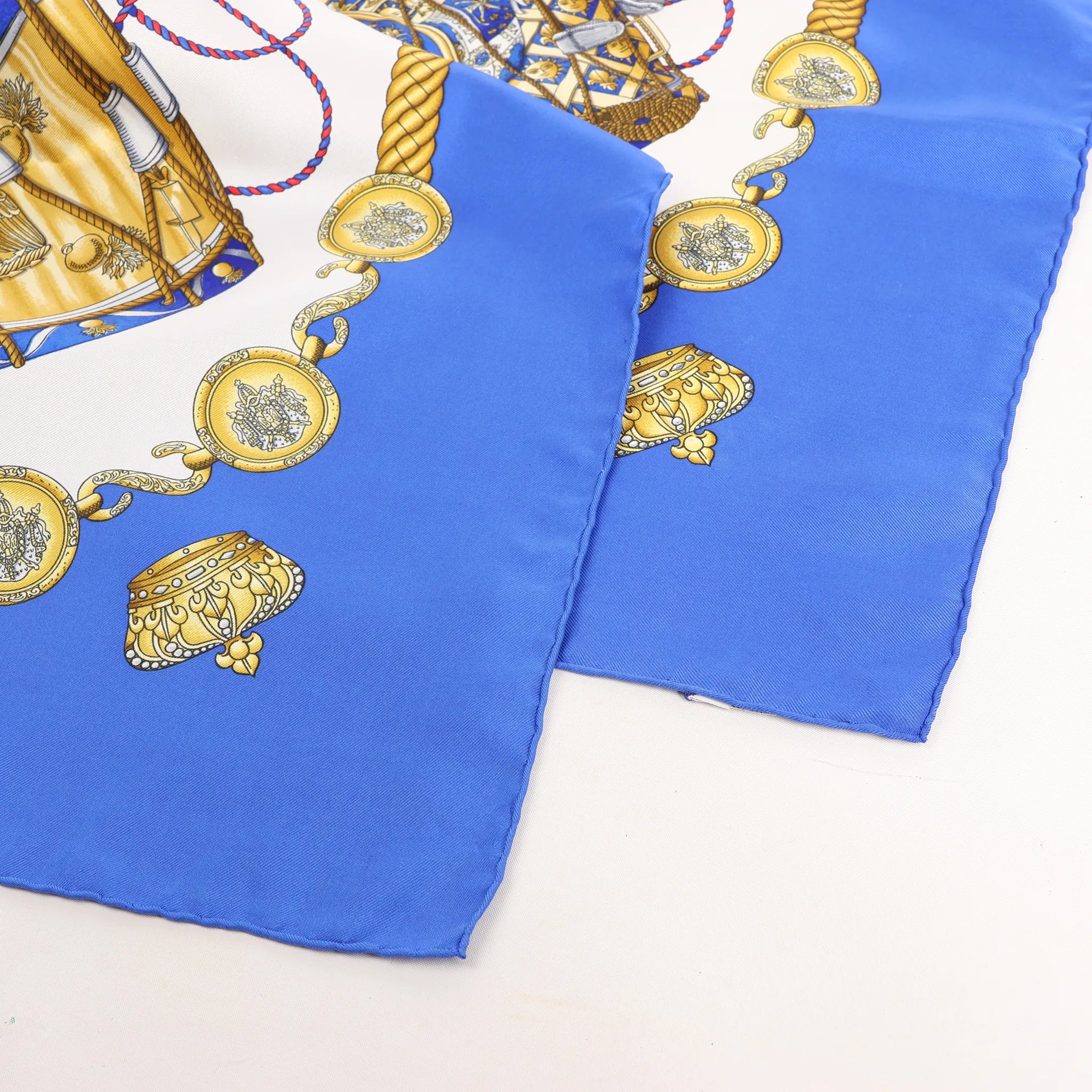Hermès Carré 90 "Tambour no Taiko" Silk handkerchief in Blue