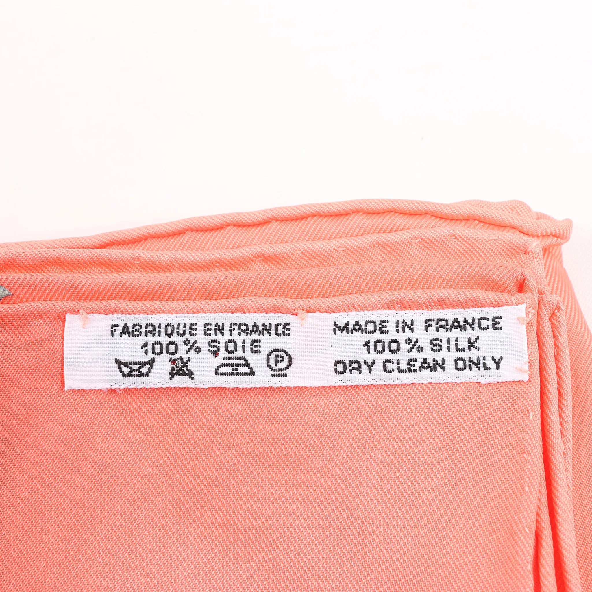 Hermès Carré 90 "Tanzanie" Silk handkerchief in Pink