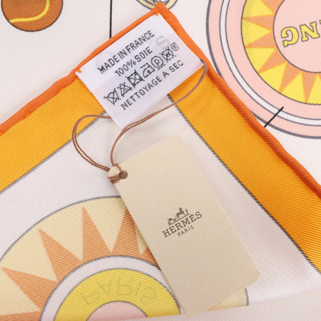 Pañuelo de seda Hermès Carré 90 "Té para dos" en color naranja